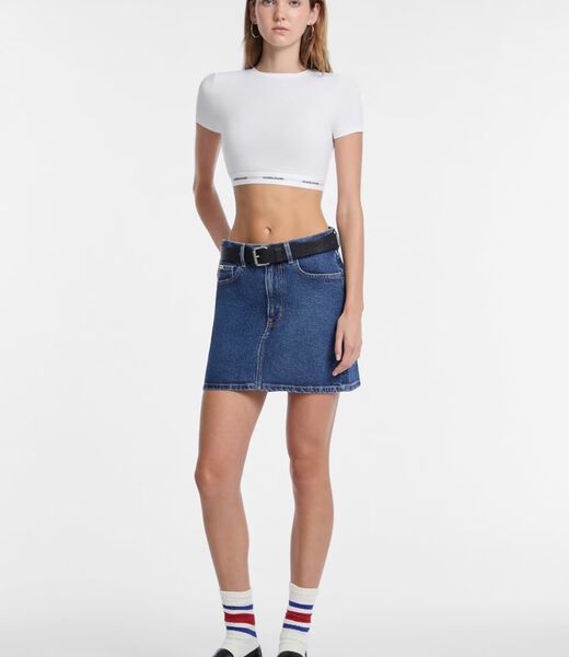 قميص قصير بشريط شعار الماركة